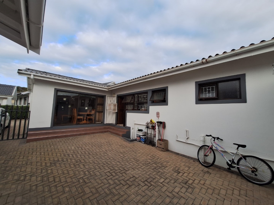 6 Bedroom Property for Sale in Bayview Western Cape
